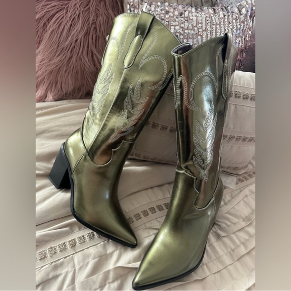 New women’s boots - Picture 1 of 3